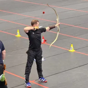 Dartsspieler beim Turnier